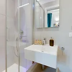 The Right Place - Konukevi 4*