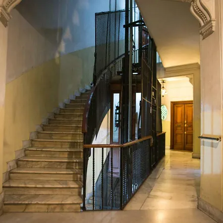 The Right Place - 2* Rome
